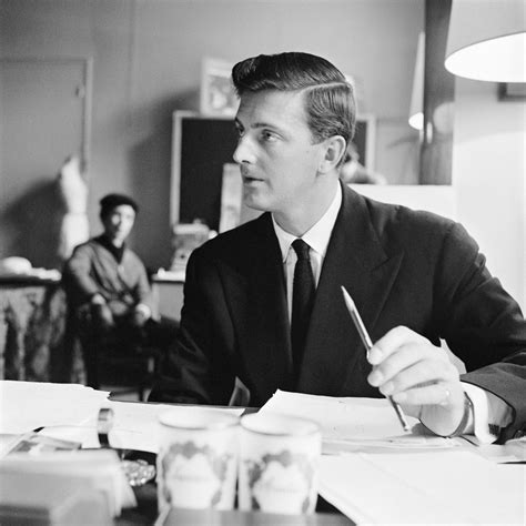 hubert de givenchy fashion designer.